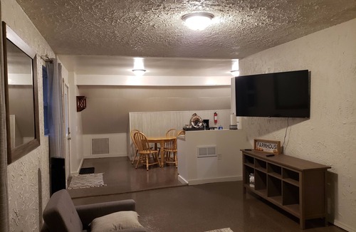 Rockford House | 2br updated private entrance upstairs