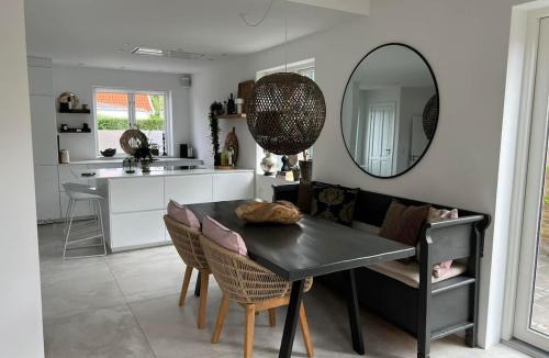 Dragor Villa | 2BR Villa Close to The Ocean And Airport
