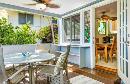 Manoa House | 2BR w/Diamond Head Views & Lanai