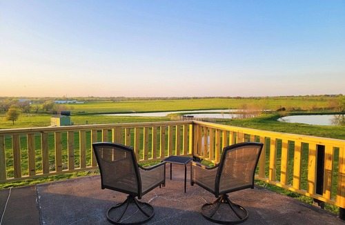 Cleburne House | 2BR Water View Home w/Balcony, Fireplace & AC