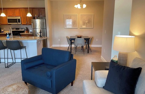 Westerville Apartment | *2BR*Water Views*W+D*Walkable*Pool*Gym!