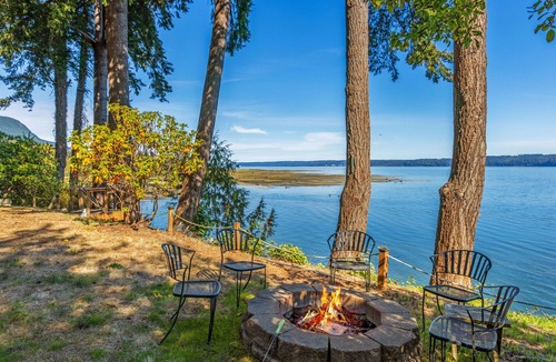 Brinnon House | 2BR waterfront home with beach access and views.