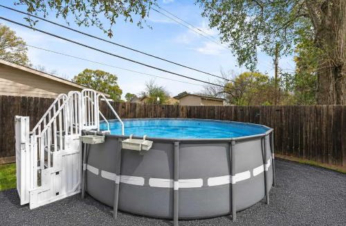 Spring Shadows House | 2BR with Movie Room I Pool I Easy Access to NRG