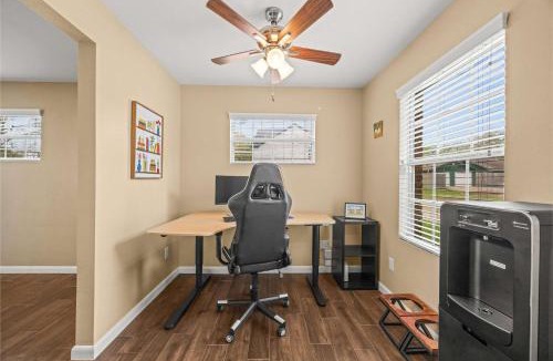 Spring Shadows House | 2BR with Movie Room I Pool I Easy Access to NRG