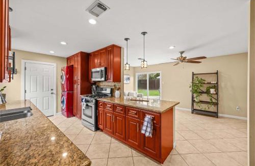 Spring Shadows House | 2BR with Movie Room I Pool I Easy Access to NRG