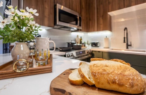 Somerville Apartment | 2BR2Bth 2 Parking Spaces/TD Garden/MIT/Harvard/BOS