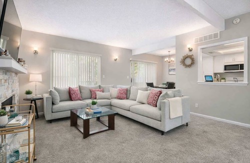 Lenexa House | 2BRCharmer Lenexa Sleeps 5 Pool Tennis FIFA FANS!