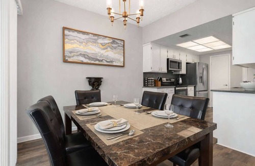 Lenexa House | 2BRCharmer Lenexa Sleeps 5 Pool Tennis FIFA FANS!
