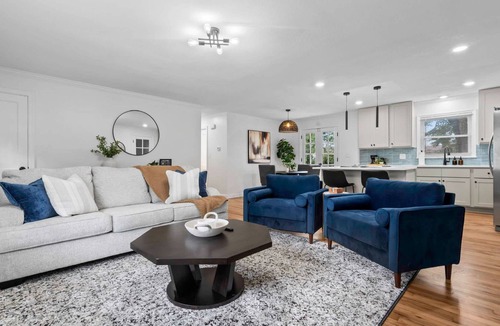 Fairway House | 2BRHome/Close to Plaza/Quiet Neighborhood