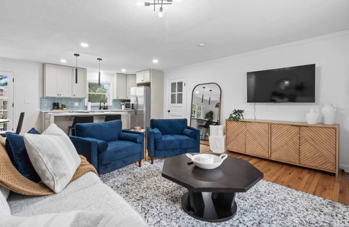 Fairway House | 2BRHome/Close to Plaza/Quiet Neighborhood