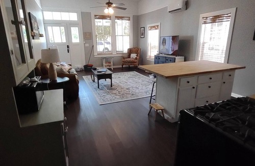 Natchez Apartment | 2feathers inn #1