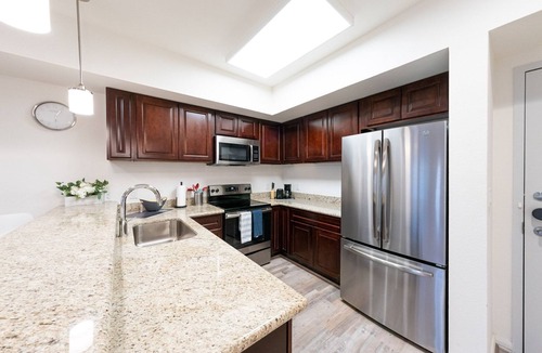 Katy House | 2G| Homely Private Condo| Charm in KAT & Marketplace|