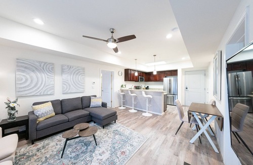 Katy House | 2G| Homely Private Condo| Charm in KAT & Marketplace|
