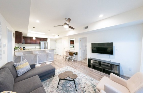 Katy House | 2G| Homely Private Condo| Charm in KAT & Marketplace|