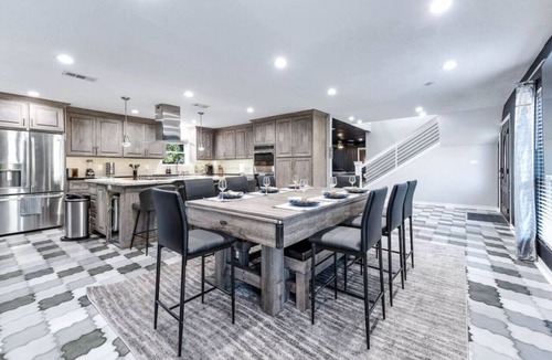 Cypress House | 2King Suites, HeatedPool, Arcade & Pickleball