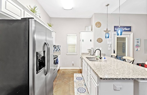 Corpus Christi Condo | 2KINGBed2Bath, sleeps 6. Pet friendly. Pool. Gas fire pit.