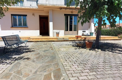 Latour-Bas-Elne Apartment | 2km de mer plage 115m2 jardin 2ch 6pers ok animaux cheques vacances parking wifi
