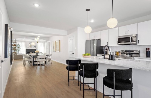 South Central Houston House | 2Linkd Suites 6BR Ensuite Slps17 Pool&Spa Gated