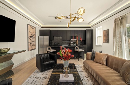South Central Houston House | 2Linkd Suites 9BR Ensuite Slps21 Pool&Spa Gated