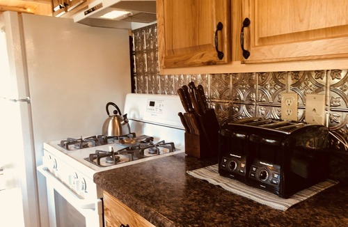 Cooke City-Silver Gate Cabin | 2Mi to Yellowstone NP, NE Gate, Spectacular Views 2 BR with Loft . Sleeps 6