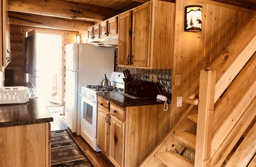 Cooke City-Silver Gate Cabin | 2Mi to Yellowstone NP, NE Gate, Spectacular Views 2 BR with Loft . Sleeps 6