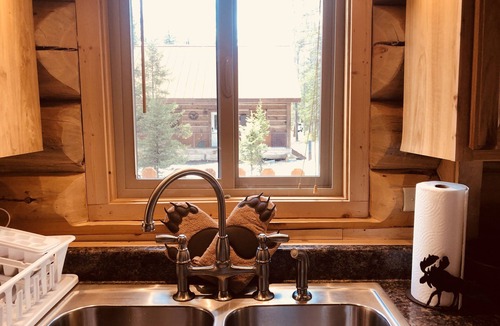 Cooke City-Silver Gate Cabin | 2Mi to Yellowstone NP, NE Gate, Spectacular Views 2 BR with Loft . Sleeps 6