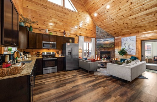 Pigeon Forge Cabin | 2miles Dollywood, Indr Heated Pool, HotTub, Pkyway