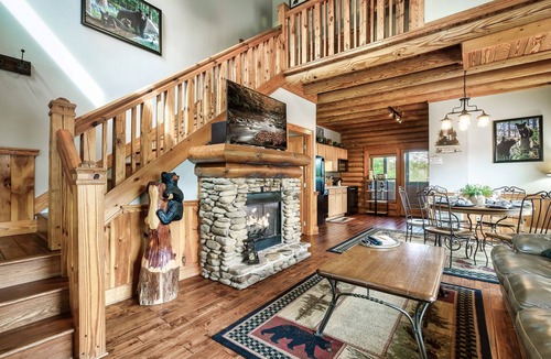 Pigeon Forge Cabin | 2mils Dollywood, HotTub, 2 BR Family Resort, SL 6