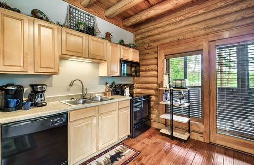 Pigeon Forge Cabin | 2mils Dollywood, HotTub, 2 BR Family Resort, SL 6
