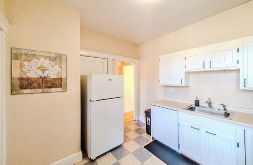 North Brookline Apartment | 2min->Coolidge&GreenT/King Bed/Full Kitchen/Arcade