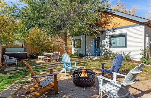 Whittier House | 2min Downtown Pearl St: Hot Tub + Sauna + Cold Plunge, Upscale & Family-Friendly