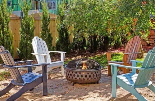 Whittier House | 2min Downtown Pearl St: Hot Tub + Sauna + Cold Plunge, Upscale & Family-Friendly