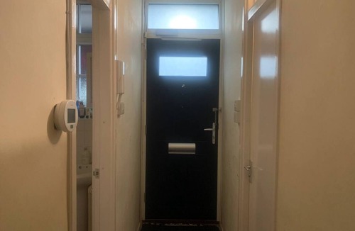 Hammersmith Apartment | 2mins from Hammersmith st cozy 2-bed