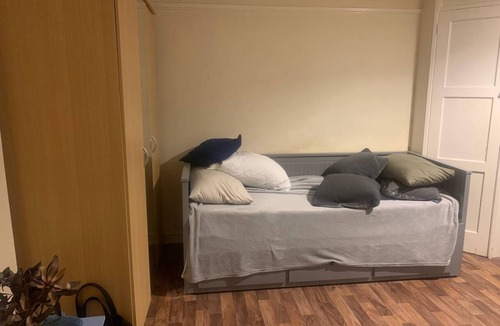 Hammersmith Apartment | 2mins from Hammersmith st cozy 2-bed