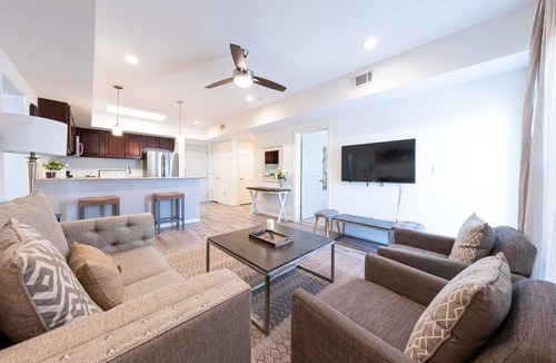 Katy Condo | 2N|*Holiday Special* Bright & Comfy Home| Gated Condo| Charm in KAT|