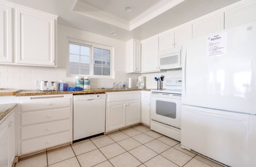West Newport Apartment | 2nd Floor - 2004 W. Oceanfront - Beatrice