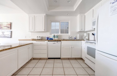 West Newport Apartment | 2nd Floor - 2004 W. Oceanfront - Beatrice