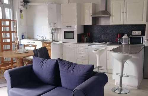 Saint-Chamond Apartment | 2ND FLOOR APARTMENT FACING THE PARK