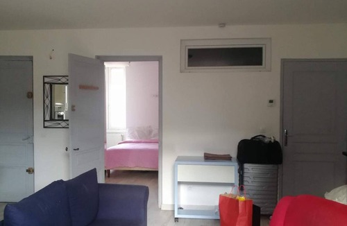 Saint-Chamond Apartment | 2ND FLOOR APARTMENT FACING THE PARK
