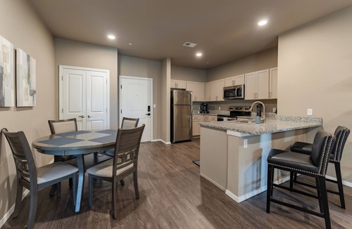 Springfield Apartment | 2nd Floor Apt + Amenities - South Springfield