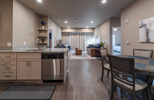 Springfield Apartment | 2nd Floor Apt + Amenities - South Springfield