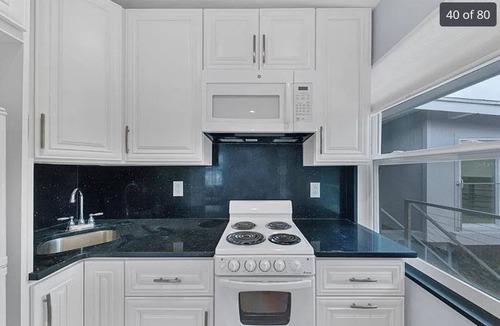 Central Sarasota Apartment | 2nd floor Apt C. 1 mile from waterfront and downtown. Just 2 miles from beach!