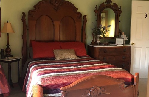 Milford Bed & Breakfast | 2nd-floor guestroom with attached bath
