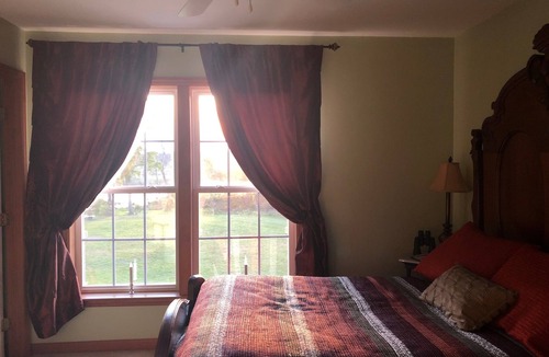 Milford Bed & Breakfast | 2nd-floor guestroom with attached bath