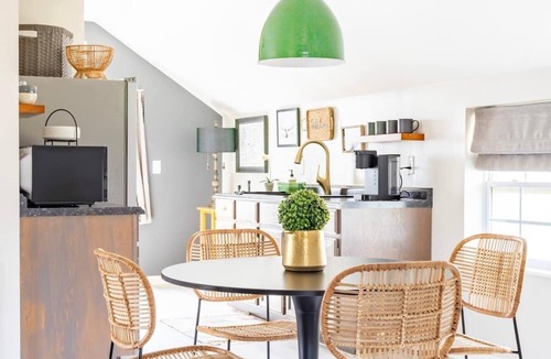 La Grange House | 2nd Floor Loft Across from Ice Plant | The Otis