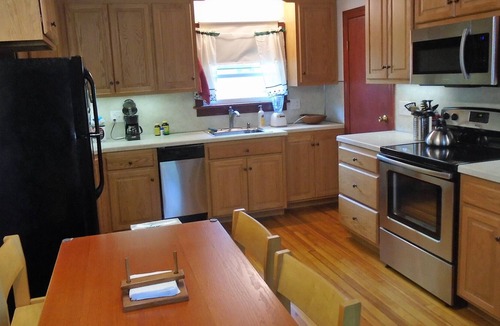 Ansonia Apartment | 2ND FLOOR PRIVATE 2-BR APARTMENT WITH FULL KITCHEN