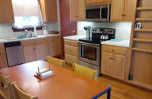 Ansonia Apartment | 2ND FLOOR PRIVATE 2-BR APARTMENT WITH FULL KITCHEN