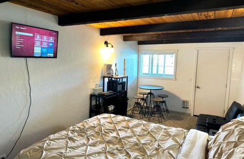 Gold Beach Hotel | 2nd Floor Studio