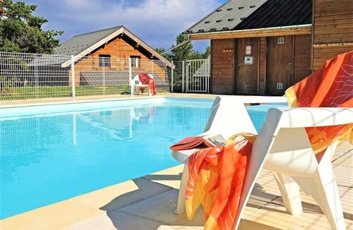 La Joue du Loup Apartment | 2nd floor, view mountain, swimming pool, terrace, parking, tv, ski locker, 27m², La Joue du Loup