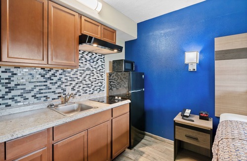 Rockport Hotel | 2nd level pool front Kitchen Walk to Beach